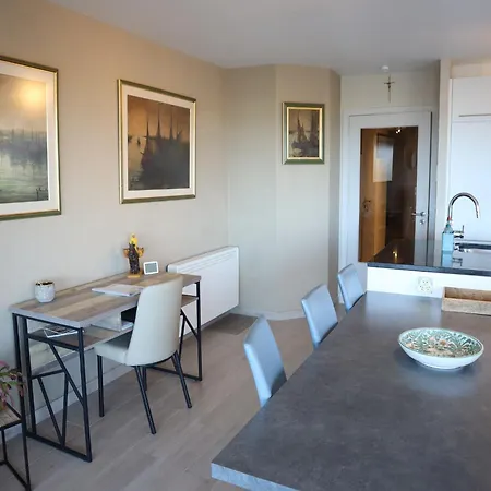 Seawind 503 With Frontal Sea View Apartment Nieuwpoort